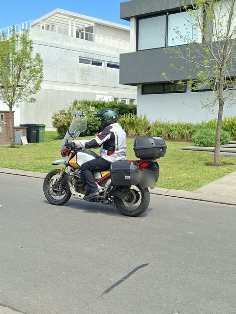Ramiro en su V85 TT